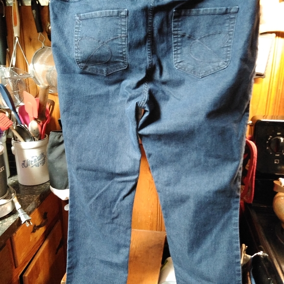 Jeans - Picture 3 of 4